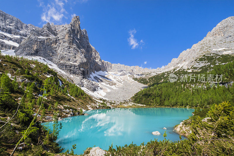 Dito di Dio(上帝的手指)和Dolomites的Sorapiss湖